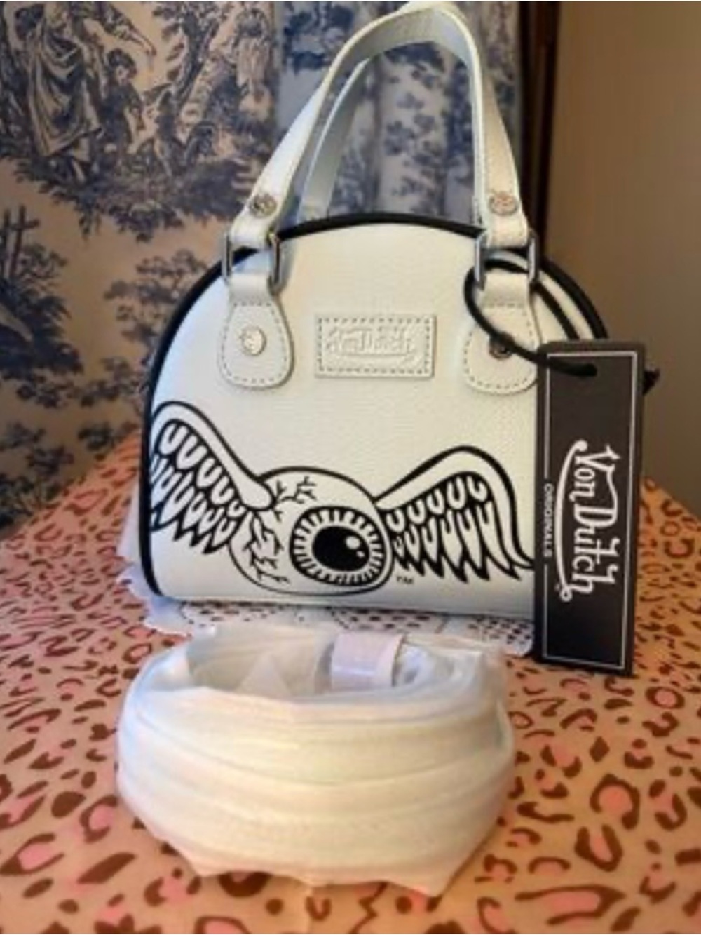 🔥 VON DUTCH White Mini Bowling Bag/ Crossbody Bag/W  Black Winged Eyeball. 
🥰